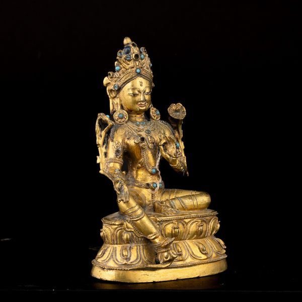 Figura di Tara seduto su doppio fior di loto in bronzo dorato, tracce di policromia e innesti in turchese, Tibet, XVII -  XVIII secolo  - Asta Fine Asian Works of Art - Associazione Nazionale - Case d'Asta italiane