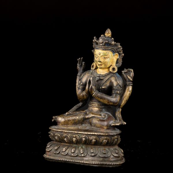 Figura di Shadakshara seduto su doppio fior di loto in bronzo parzialmente dorato e freddo, Tibet, XVIII secolo  - Asta Fine Asian Works of Art - Associazione Nazionale - Case d'Asta italiane