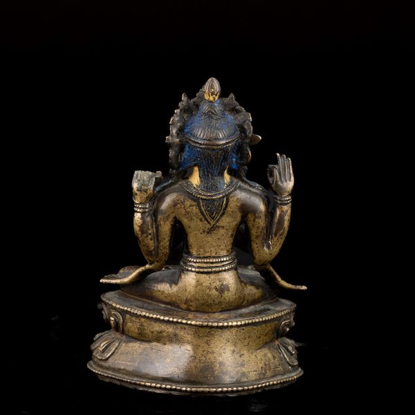 Figura di Shadakshara seduto su doppio fior di loto in bronzo parzialmente dorato e freddo, Tibet, XVIII secolo  - Asta Fine Asian Works of Art - Associazione Nazionale - Case d'Asta italiane