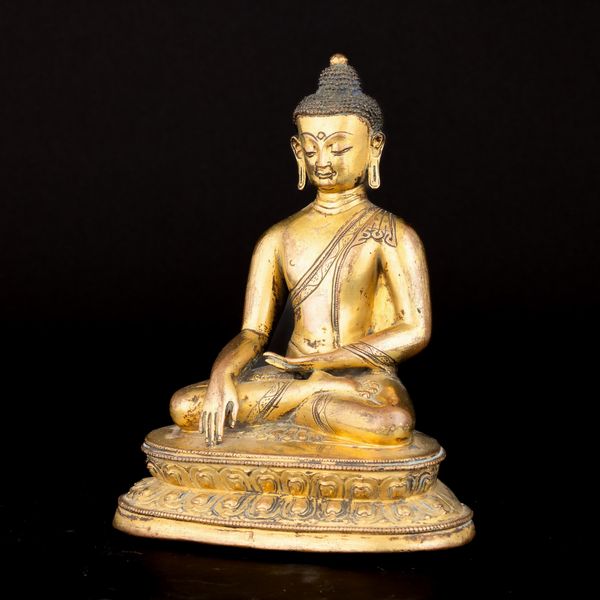 Figura di Buddha Sakyamuni seduto su doppio fiore di loto in bronzo dorato con tracce di policromia, ossidazione e dorature, Tibet, XVII secolo  - Asta Fine Asian Works of Art - Associazione Nazionale - Case d'Asta italiane