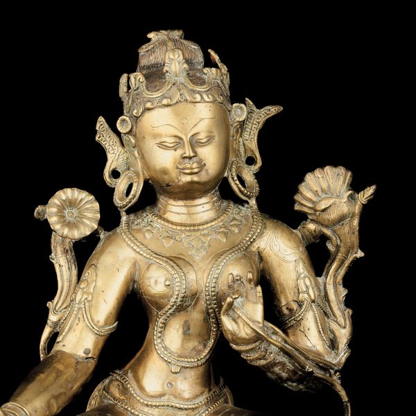 Importante figura di Tara seduta su doppio fiore di loto in bronzo con tracce di policromia, Tibet, XIII secolo  - Asta Fine Asian Works of Art - Associazione Nazionale - Case d'Asta italiane