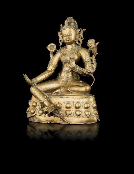 Importante figura di Tara seduta su doppio fiore di loto in bronzo con tracce di policromia, Tibet, XIII secolo  - Asta Fine Asian Works of Art - Associazione Nazionale - Case d'Asta italiane