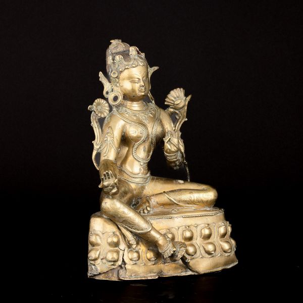 Importante figura di Tara seduta su doppio fiore di loto in bronzo con tracce di policromia, Tibet, XIII secolo  - Asta Fine Asian Works of Art - Associazione Nazionale - Case d'Asta italiane