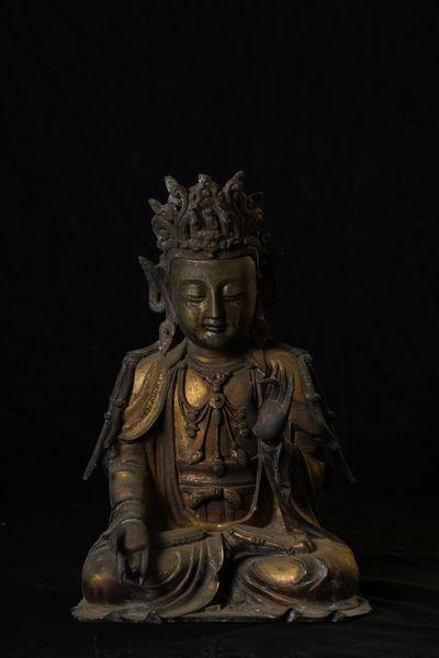 Grande ed importante figura di Quan Yin incoronata in bronzo dorato, Cina, XVII secolo  - Asta Fine Asian Works of Art - Associazione Nazionale - Case d'Asta italiane