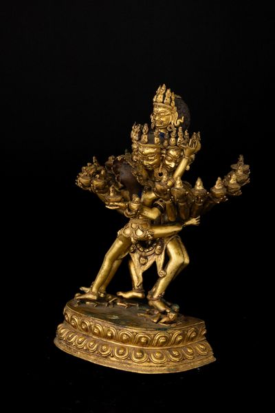 Figura di Guhyasamaja in Yab-Yum stante su doppio fiore di loto in bronzo dorato con tracce di policromia, Tibet, XIX secolo  - Asta Fine Asian Works of Art - Associazione Nazionale - Case d'Asta italiane