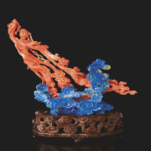 Figura in lapis e corallo rosso maculato raffigurante fanciulle, 86 gr, Cina, Dinastia Qing, XIX secolo  - Asta Fine Asian Works of Art - Associazione Nazionale - Case d'Asta italiane