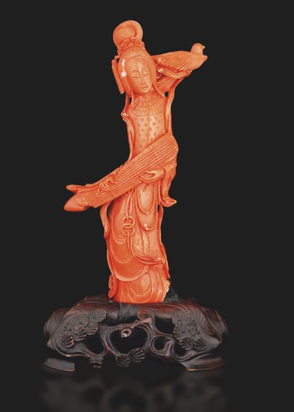 Scultura raffigurane Guanyin con uccellini in corallo, 708 gr,Cina, Dinastia Qing, fine XIX secolo  - Asta Fine Asian Works of Art - Associazione Nazionale - Case d'Asta italiane