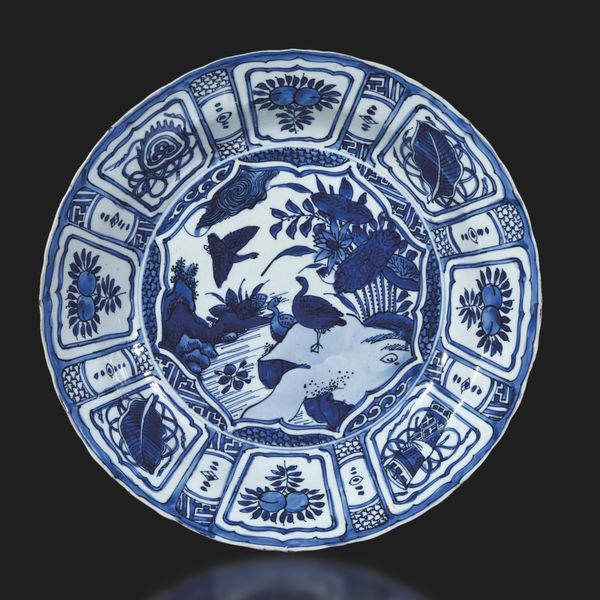 Piatto in porcellana bianca e blu Kraak a decoro paesaggistico con uccelli, Cina, Dinastia Ming, epoca Wanli (1573-1619)  - Asta Fine Asian Works of Art - Associazione Nazionale - Case d'Asta italiane