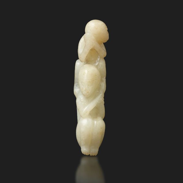 Lotto composto di figura raffigurante uroboro e figura di coppia di scimmie scolpite in giada, Cina, XIX secolo  - Asta Fine Asian Works of Art - Associazione Nazionale - Case d'Asta italiane