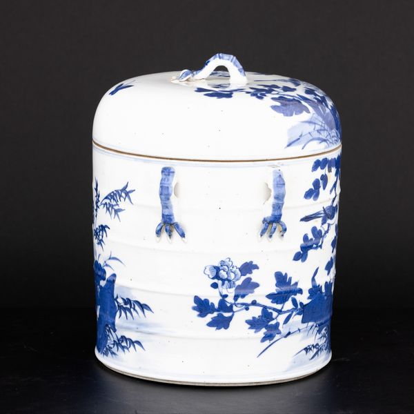 Contenitore in porcellana bianca e blu con coperchio, soggetto naturalistico, Cina, Dinatia Qing, epoca Daoguang (1821-1850)  - Asta Fine Asian Works of Art - Associazione Nazionale - Case d'Asta italiane