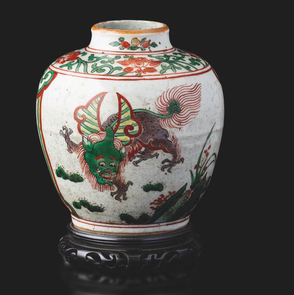 Jar in porcellana con figure di draghi e decori floreali, Cina, Dinastia Qing, epoca Shunzhi (1644-1661)  - Asta Fine Asian Works of Art - Associazione Nazionale - Case d'Asta italiane