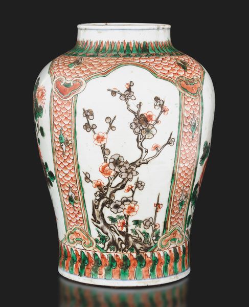 Vaso in porcellana con fiori di pruno entro riserva sagomate, Cina, epoca Shunzhi (1644-1661)  - Asta Fine Asian Works of Art - Associazione Nazionale - Case d'Asta italiane