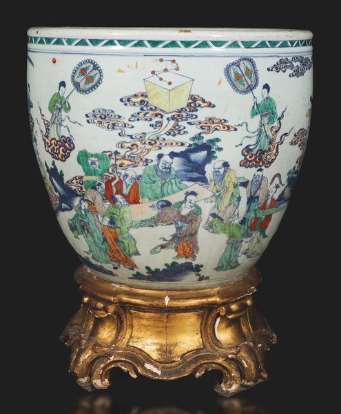 Grande e importante vasca da pesci in porcellana a decoro Doucai rappresentato da gli otto saggi immortali, base dorata in legno, Cina, Dinastia Qing, epoca Qianlong, XVIII secolo  - Asta Fine Asian Works of Art - Associazione Nazionale - Case d'Asta italiane