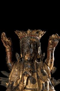 Grande e importante figura di Mahamayuri, dodicesimo anno del periodo di Kangxi in bronzo dorato con iscrizioni postume, Cina, Dinastia Qing, epoca Kangxi (1662-1722)<BR>  - Asta Fine Asian Works of Art - Associazione Nazionale - Case d'Asta italiane