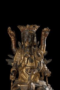 Grande e importante figura di Mahamayuri, dodicesimo anno del periodo di Kangxi in bronzo dorato con iscrizioni postume, Cina, Dinastia Qing, epoca Kangxi (1662-1722)<BR>  - Asta Fine Asian Works of Art - Associazione Nazionale - Case d'Asta italiane