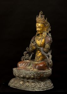 Importante figura di Vajrdara seduta su doppio fior di loto in rame repoussé e bronzo parzialmente dorato, Tibet, XV secolo  - Asta Fine Asian Works of Art - Associazione Nazionale - Case d'Asta italiane