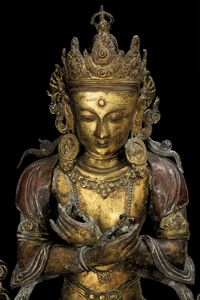 Importante figura di Vajrdara seduta su doppio fior di loto in rame repoussé e bronzo parzialmente dorato, Tibet, XV secolo  - Asta Fine Asian Works of Art - Associazione Nazionale - Case d'Asta italiane