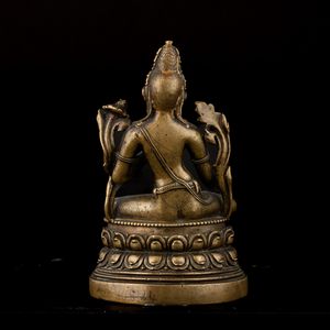 Figura di Padmapani seduta su doppio fior di loto in bronzo con tracce di doratura, Nepal, XVI secolo  - Asta Fine Asian Works of Art - Associazione Nazionale - Case d'Asta italiane