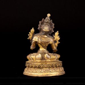 Rara figura di Tara seduta su doppia fior di loto in bronzo dorato Nepal, XVII secolo  - Asta Fine Asian Works of Art - Associazione Nazionale - Case d'Asta italiane