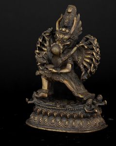 Figura di Yamantaka Vajra in bronzo su doppio fiore di loto, Tibet, XVIII - XIX secolo  - Asta Fine Asian Works of Art - Associazione Nazionale - Case d'Asta italiane