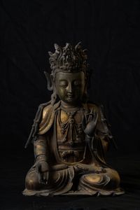 Grande ed importante figura di Quan Yin incoronata in bronzo dorato, Cina, XVII secolo  - Asta Fine Asian Works of Art - Associazione Nazionale - Case d'Asta italiane