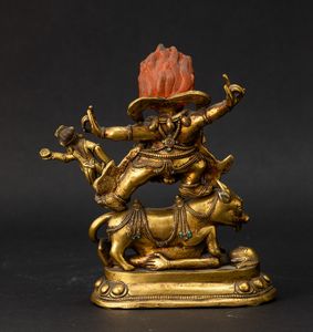 Figura di Yama Lord of Hell in bronzo dorato con tracce di policromia e innesti di pietre dure, Cina, Dinastia Qing, XIX secolo  - Asta Fine Asian Works of Art - Associazione Nazionale - Case d'Asta italiane