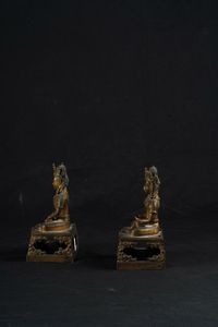 Due figure di Buddha Amitayus incoronati in bronzo dorato, Cina, Dinastia Qing, marca e del periodo Qianlong (1736-1796)  - Asta Fine Asian Works of Art - Associazione Nazionale - Case d'Asta italiane