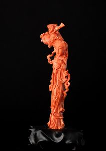 Figura di fanciulla scolpita in corallo rosso, 270 gr, Cina, Dinastia Qing, XIX secolo  - Asta Fine Asian Works of Art - Associazione Nazionale - Case d'Asta italiane