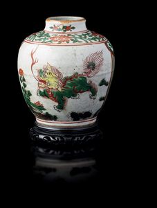 Jar in porcellana con figure di draghi e decori floreali, Cina, Dinastia Qing, epoca Shunzhi (1644-1661)  - Asta Fine Asian Works of Art - Associazione Nazionale - Case d'Asta italiane