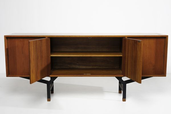 MANIFATTURA ITALIANA : Credenza a quattro ante  - Asta Asta 458 | DESIGN E ARTI DECORATIVE DEL NOVECENTO Online - Associazione Nazionale - Case d'Asta italiane