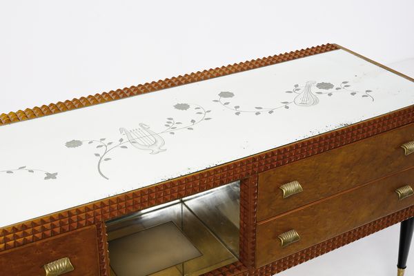 MANIFATTURA ITALIANA : Credenza a cassetti e vano a giorno centrale  - Asta Asta 458 | DESIGN E ARTI DECORATIVE DEL NOVECENTO Online - Associazione Nazionale - Case d'Asta italiane