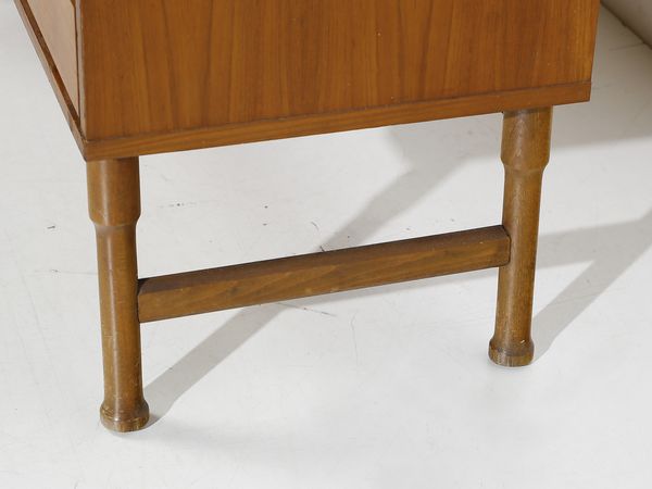 MANIFATTURA ITALIANA : Credenza a quattro ante e quattro cassetti  - Asta Asta 458 | DESIGN E ARTI DECORATIVE DEL NOVECENTO Online - Associazione Nazionale - Case d'Asta italiane