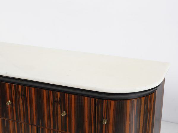 FRIGERIO LUCIANO (1928 - 1999) : Credenza demilune a cassetti e stipi per Frigerio di Desio  - Asta Asta 458 | DESIGN E ARTI DECORATIVE DEL NOVECENTO Online - Associazione Nazionale - Case d'Asta italiane