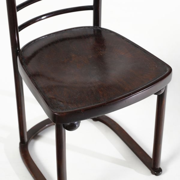 SIEGEL GUSTAV (1880 - 1970) : Poltroncina a pozzetto della serie mod. 728 Fledermaus per Jacob & Josef Kohn, Austria  - Asta Asta 458 | DESIGN E ARTI DECORATIVE DEL NOVECENTO Online - Associazione Nazionale - Case d'Asta italiane