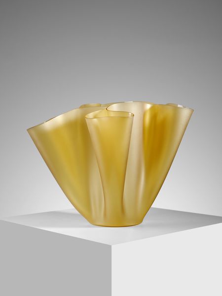 CHIESA PIETRO (1892 - 1948) : Vaso Cartoccio mod. 2029 per Fontana Arte, Milano  - Asta Asta 458 | DESIGN E ARTI DECORATIVE DEL NOVECENTO Online - Associazione Nazionale - Case d'Asta italiane