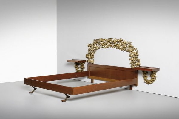 TREVI CLAUDIO (1928 - 1987) : Letto matrimoniale Volo con comodini pensili esecuzione Ebanisteria Tosi, Rovigo  - Asta Asta 458 | DESIGN E ARTI DECORATIVE DEL NOVECENTO Online - Associazione Nazionale - Case d'Asta italiane