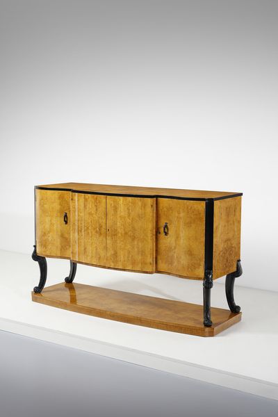 HARRY & LOU EPSTEIN : Credenza a quattro ante con fronte mosso e gambe mosse decorate a volute  - Asta Asta 458 | DESIGN E ARTI DECORATIVE DEL NOVECENTO Online - Associazione Nazionale - Case d'Asta italiane