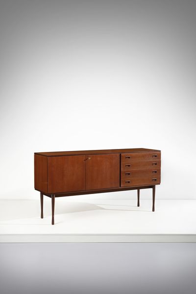 DARDI COSTANTINO (1936 - 1991) : attribuito. Credenza a due ante e quattro cassetti.  - Asta Asta 458 | DESIGN E ARTI DECORATIVE DEL NOVECENTO Online - Associazione Nazionale - Case d'Asta italiane