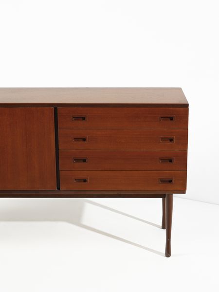 DARDI COSTANTINO (1936 - 1991) : attribuito. Credenza a due ante e quattro cassetti.  - Asta Asta 458 | DESIGN E ARTI DECORATIVE DEL NOVECENTO Online - Associazione Nazionale - Case d'Asta italiane