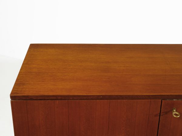 DARDI COSTANTINO (1936 - 1991) : attribuito. Credenza a due ante e quattro cassetti.  - Asta Asta 458 | DESIGN E ARTI DECORATIVE DEL NOVECENTO Online - Associazione Nazionale - Case d'Asta italiane