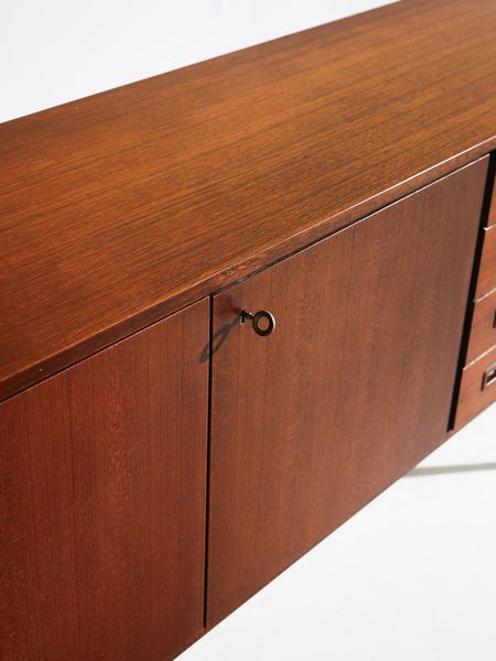 DARDI COSTANTINO (1936 - 1991) : attribuito. Credenza a due ante e quattro cassetti.  - Asta Asta 458 | DESIGN E ARTI DECORATIVE DEL NOVECENTO Online - Associazione Nazionale - Case d'Asta italiane