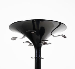 GRUPPO B.B.P.R. (BELGIOIOSO, PERESSUTI & ROGERS) : Lampada piantana appendiabiti mod. 4706 per Kartell, Milano  - Asta Asta 458 | DESIGN E ARTI DECORATIVE DEL NOVECENTO Online - Associazione Nazionale - Case d'Asta italiane