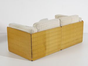 DE VRIES DERK JAN (1917 - 1991) : Coppia di divani a due posti con tavolino da salotto  - Asta Asta 458 | DESIGN E ARTI DECORATIVE DEL NOVECENTO Online - Associazione Nazionale - Case d'Asta italiane