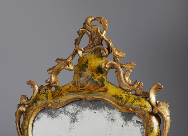 MANIFATTURA VENEZIANA DEL XVIII SECOLO : Specchio da tavolo in legno laccato a fondo giallo con decorazioni floreali e campestri policrome, profilo mistilineo arricchito da elementi fitomorfi intagliati e dorati  - Asta Asta 460 | ARTE ANTICA E DEL XIX SECOLO - Da una dimora veneta e altre committenze Tradizionale - Associazione Nazionale - Case d'Asta italiane