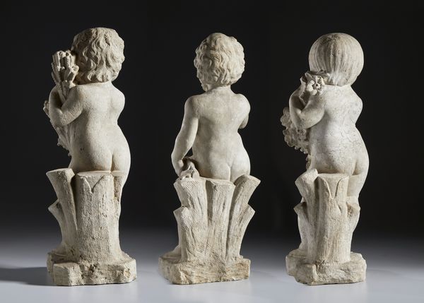 MANIFATTURA DEL XIX-XX SECOLO : Tre putti raffiguranti le allegorie dell'Estate, dell'Autunno e della Primavera  - Asta Asta 460 | ARTE ANTICA E DEL XIX SECOLO - Da una dimora veneta e altre committenze Tradizionale - Associazione Nazionale - Case d'Asta italiane