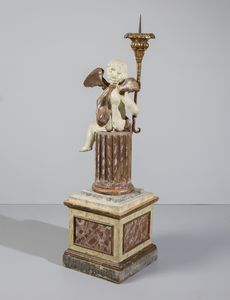 SCULTORE DEL XVIII SECOLO : Grande figura di angelo portacero su base in foggia di colonna su piedistallo quadrangolare, in legno laccato, parzialmente dorato e dipinto a imitazione del marmo  - Asta Asta 460 | ARTE ANTICA E DEL XIX SECOLO - Da una dimora veneta e altre committenze Tradizionale - Associazione Nazionale - Case d'Asta italiane