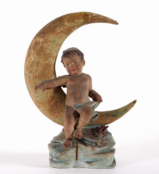 Scultura di angioletto sulla luna. XX secolo  - Asta Fabio Fazio, arredi e ricordi di una casa di campagna - Associazione Nazionale - Case d'Asta italiane