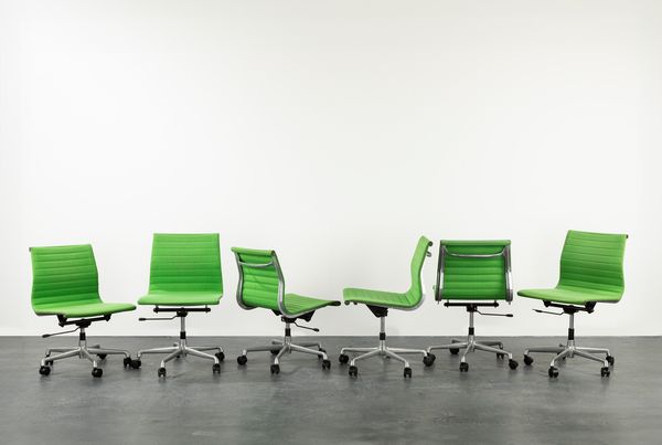 Charles & Ray Eames : Sei sedie da ufficio  - Asta Design e Arti Decorative - Associazione Nazionale - Case d'Asta italiane