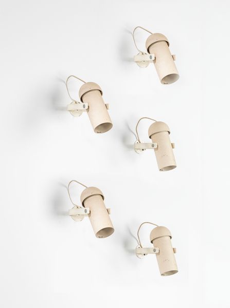GIANFRANCO FRATTINI : Serie di cinque lampade spot da parete  - Asta Design e Arti Decorative - Associazione Nazionale - Case d'Asta italiane