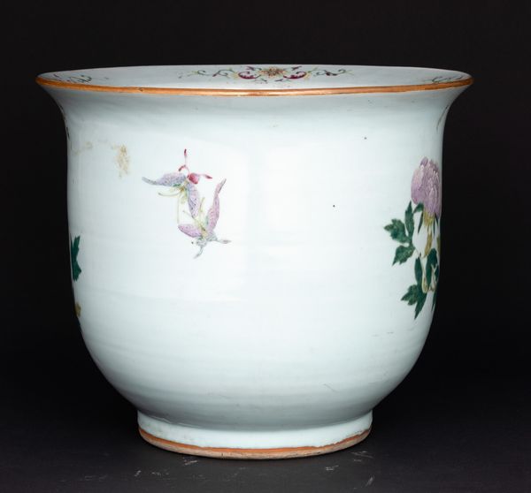 Cachepot in porcellana con decori floreali e fenici, Cina, Dinastia Qing, XIX secolo  - Asta Arte Orientale - Associazione Nazionale - Case d'Asta italiane